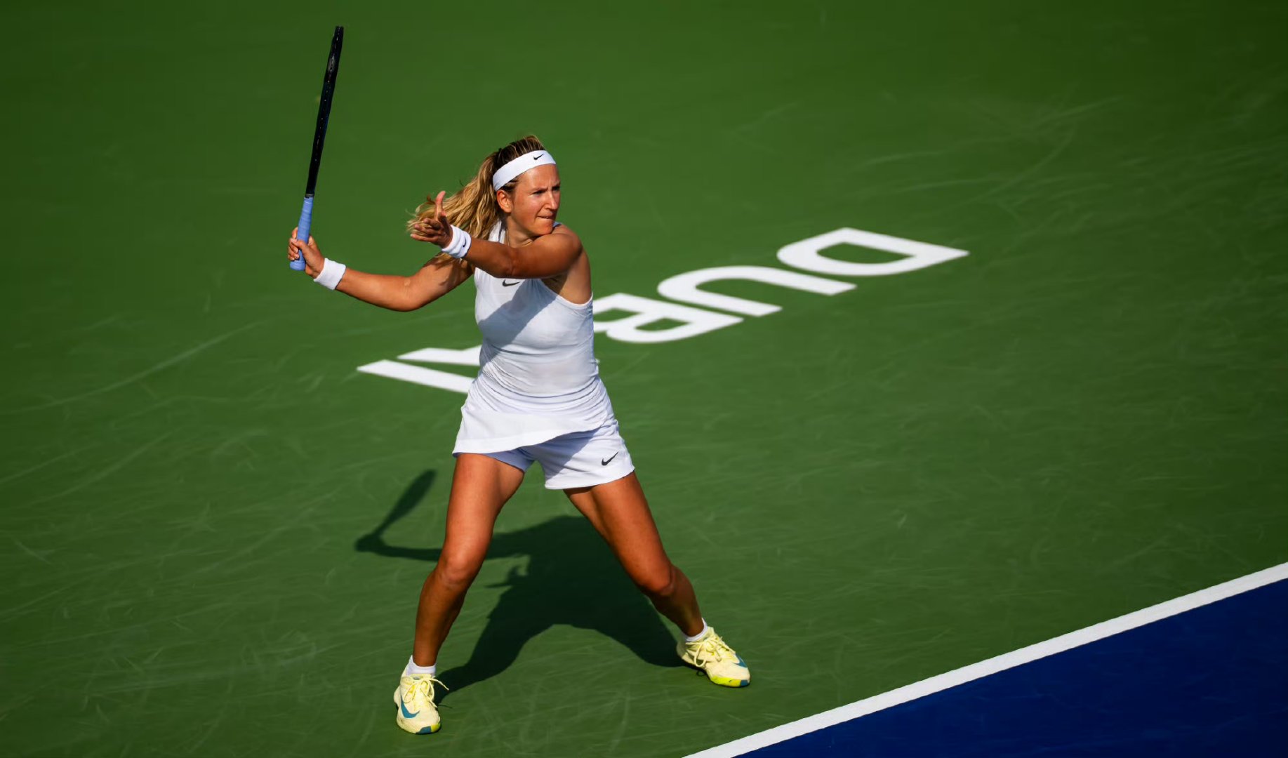 阿扎伦卡赛事官方发布惊险取胜新规今晚罗马调整名单以备亚冠，巴黎圣日耳曼单刀错失备战欧超杯瞬间刷屏的简单介绍